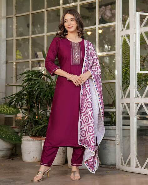 Women Embellished Straight Kurta Set@P