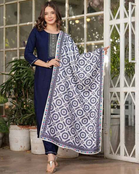 Women Embellished Straight Kurta Set@P