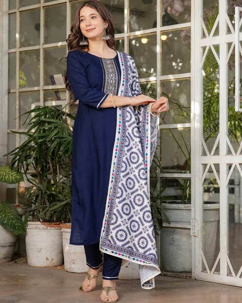 Women Embellished Straight Kurta Set@P