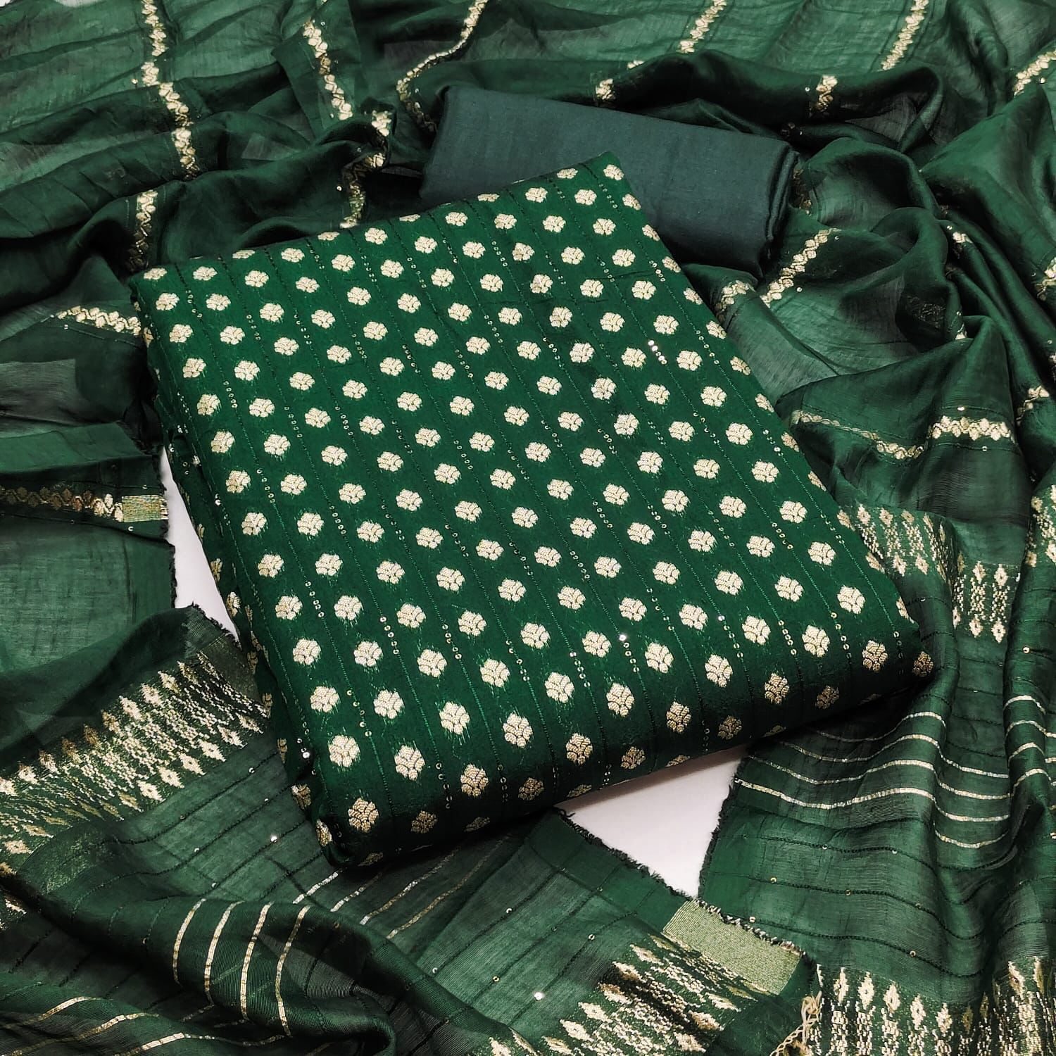 BANARSI ZEQUARD WITH CROSSET WORK &nbsp; (2 &nbsp; MTR )@F