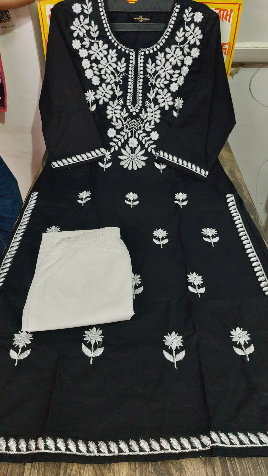 Embroidered Round-Neck Straight Kurta@F