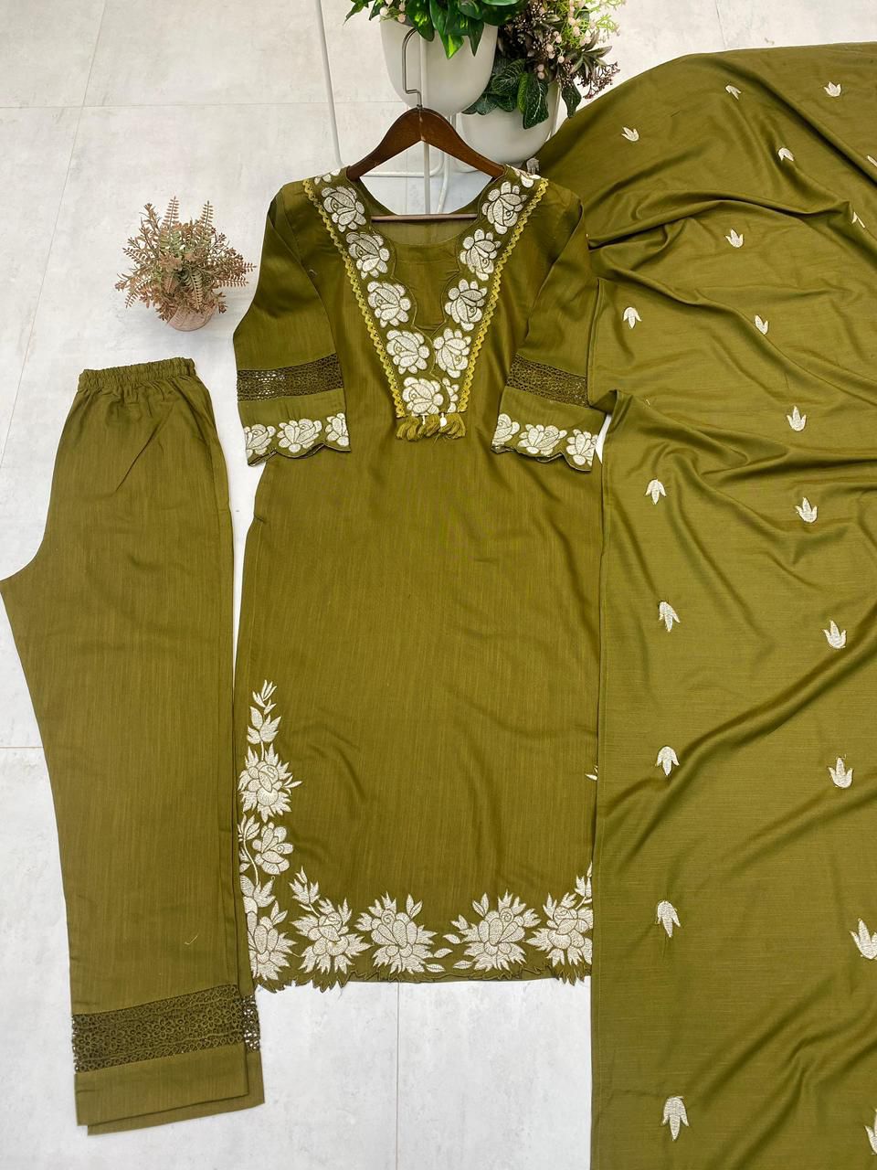 DESIGNER WEAR EXCLUSIVE AND COMFORTABLE SUIT IN REYON SLUB COTTON FABRIC TOP PANT WITH DUPATTA PAIR @F