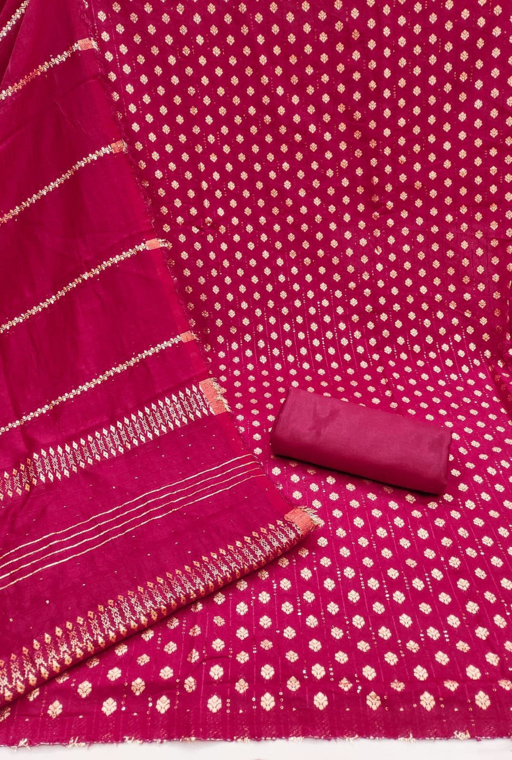 BANARSI ZEQUARD WITH CROSSET WORK &nbsp; (2 &nbsp; MTR )@F