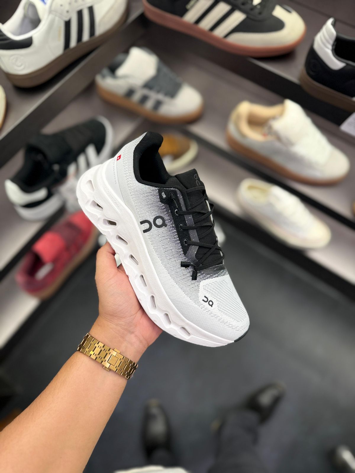 ON RUNNING CLOUDTILT BLACK WHITE