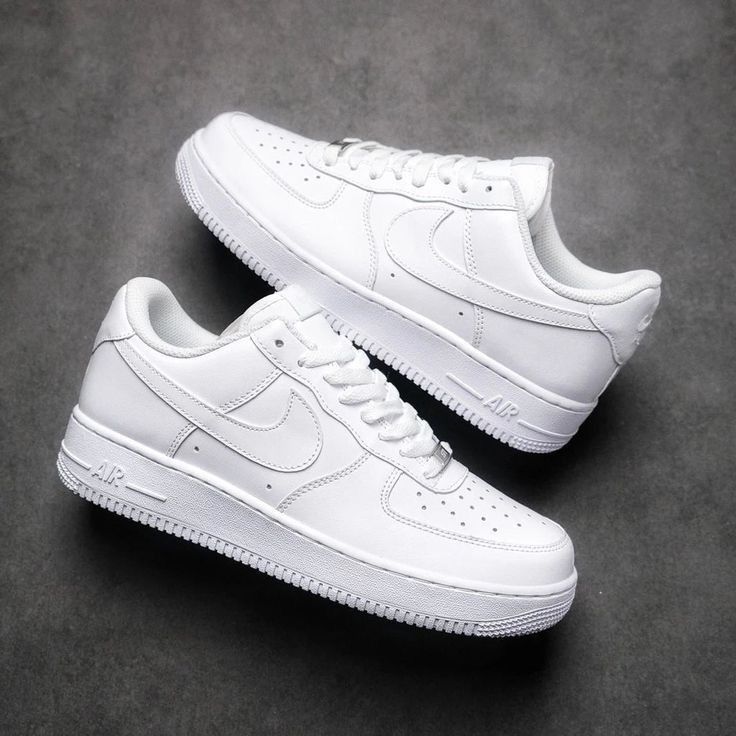 Nike airforce triple white shoes