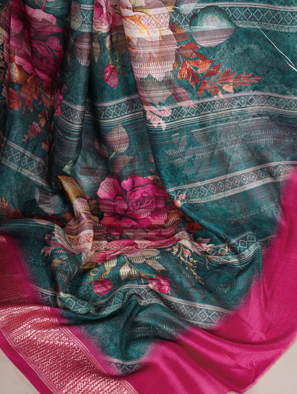 Elegant Floral Print Saree - Lightweight & Stylish