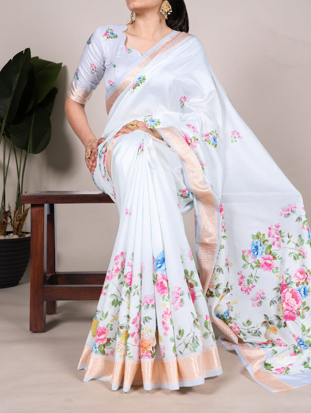 Elegant Floral Print Saree - Lightweight & Stylish