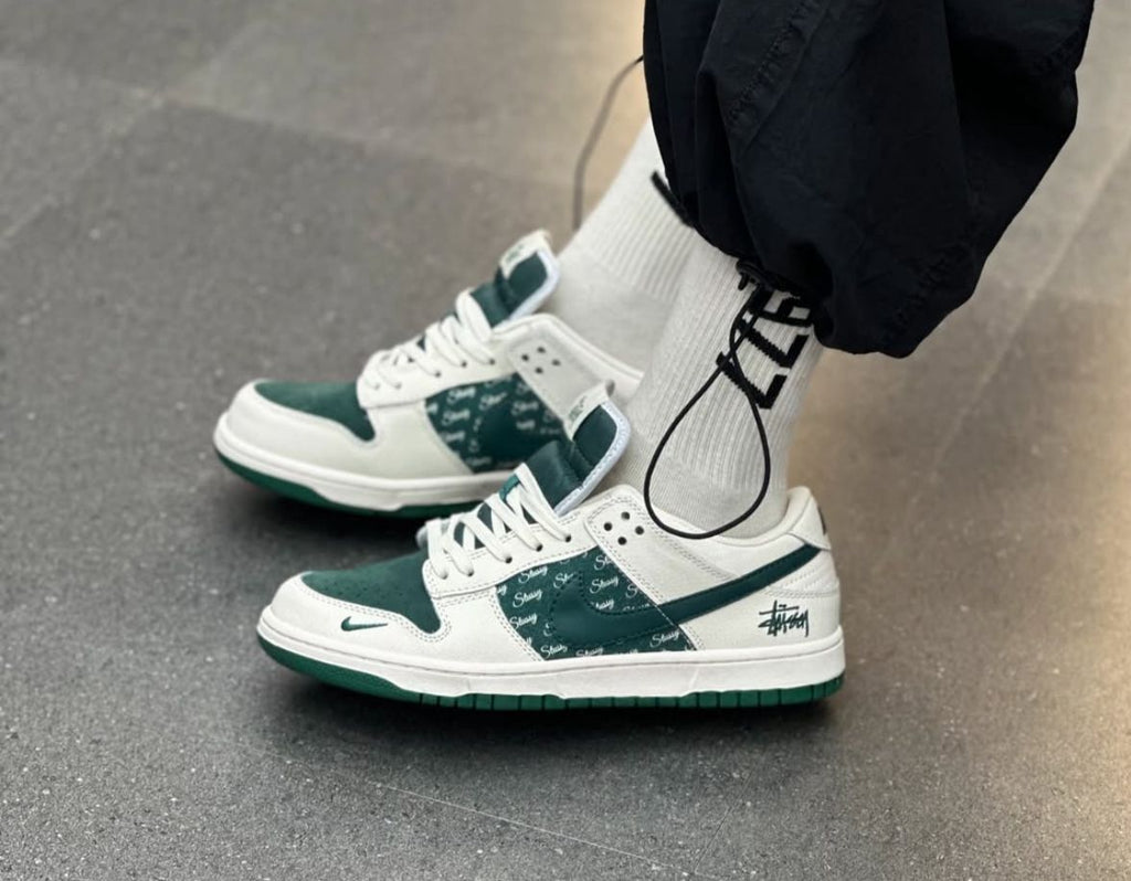 NIKE SB DUNK STUSSY WHITE DARK GREEN 2025