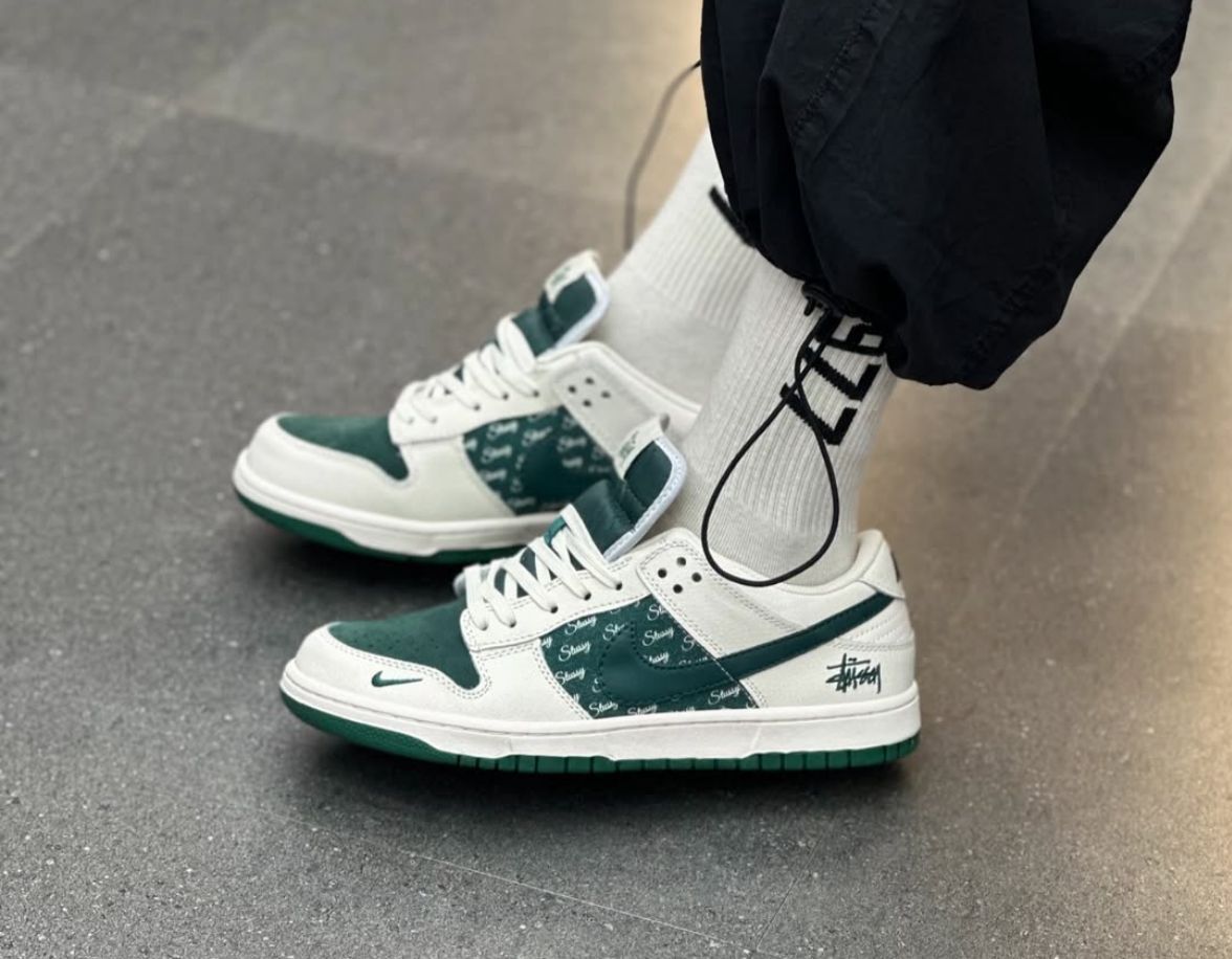 NIKE SB DUNK STUSSY WHITE DARK GREEN 2025