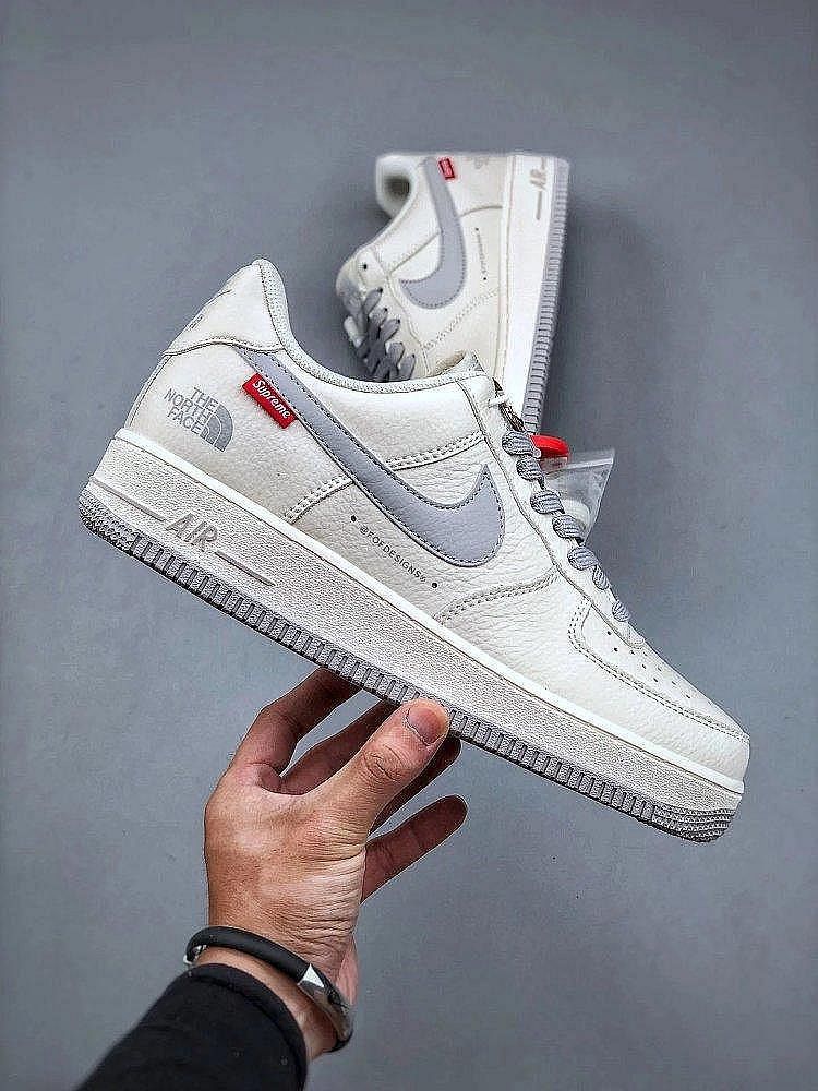 NIKE AIRFORCE NORTH FACE X SUPREME OFF WHITE