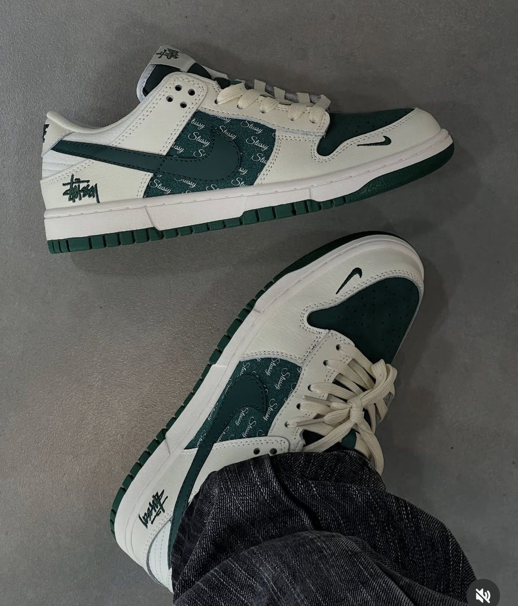 NIKE SB DUNK STUSSY WHITE DARK GREEN 2025
