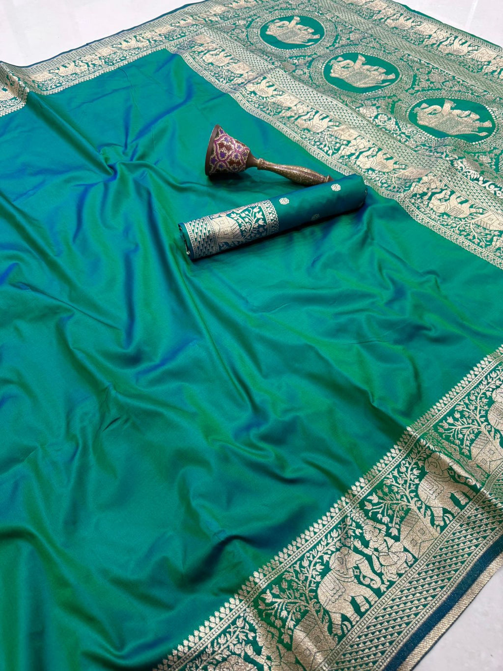 Women's Kanchivaram Paithani Silk Saree With Unstitched Blouse Piece