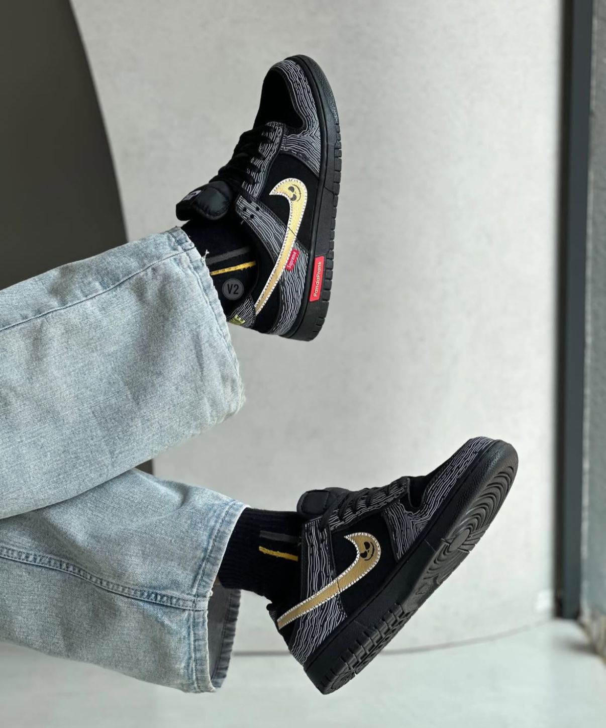 NIKE SB DUNK SUPREME ZEBRA 2025