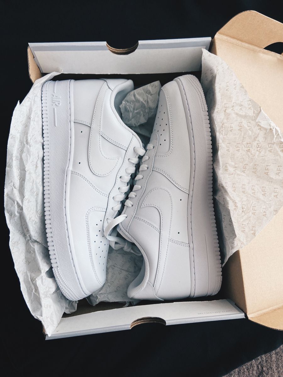 NIKE AIRFORCE ONE WHITE