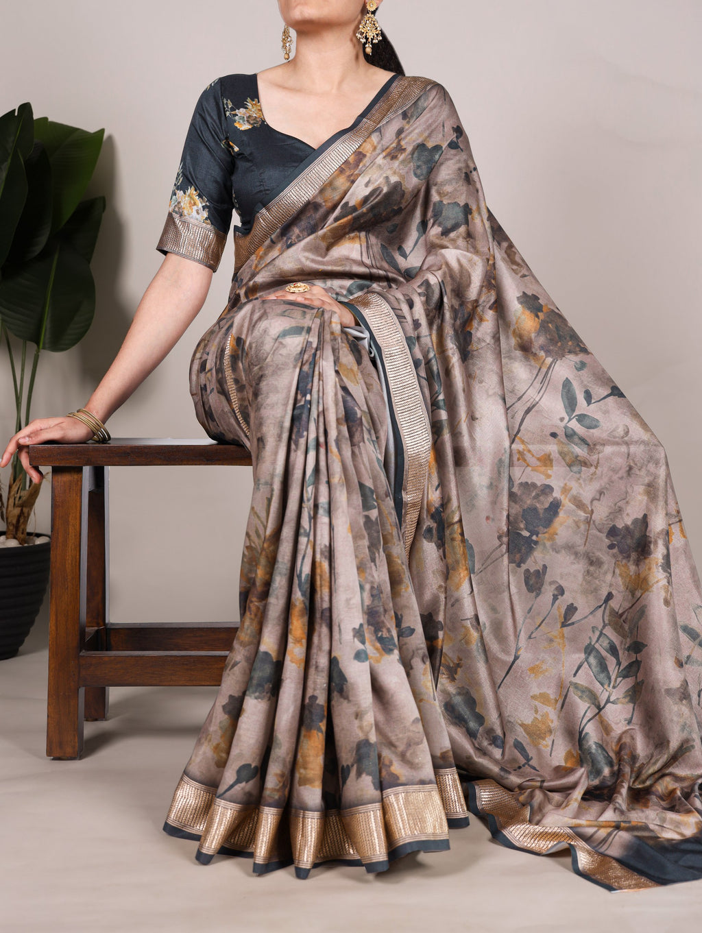 Elegant Floral Print Saree - Lightweight & Stylish
